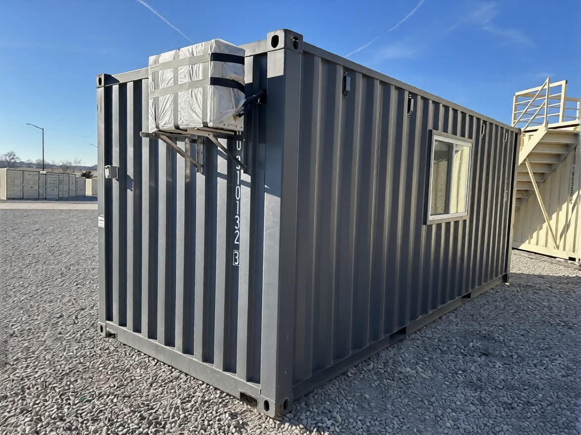 Bürocontainer 20ft – Rückansicht mit Klimaaußengerät