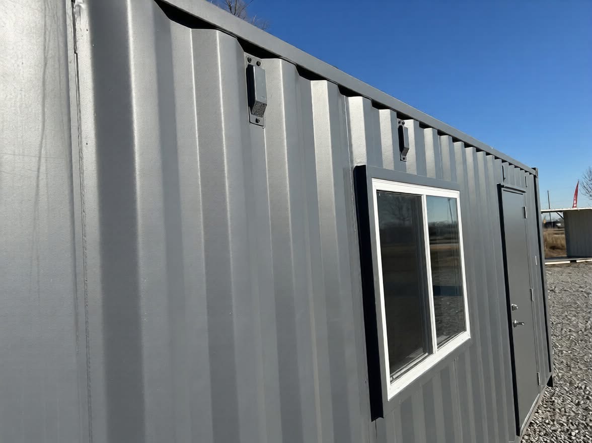 Bürocontainer 20ft – Fenster & Tür Detail
