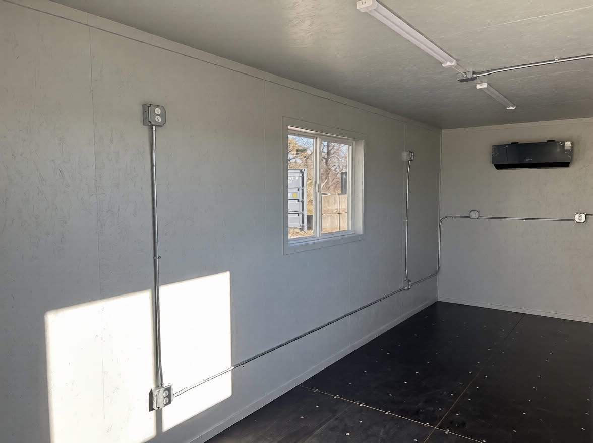 Bürocontainer 20ft – Innenansicht Steckdosen