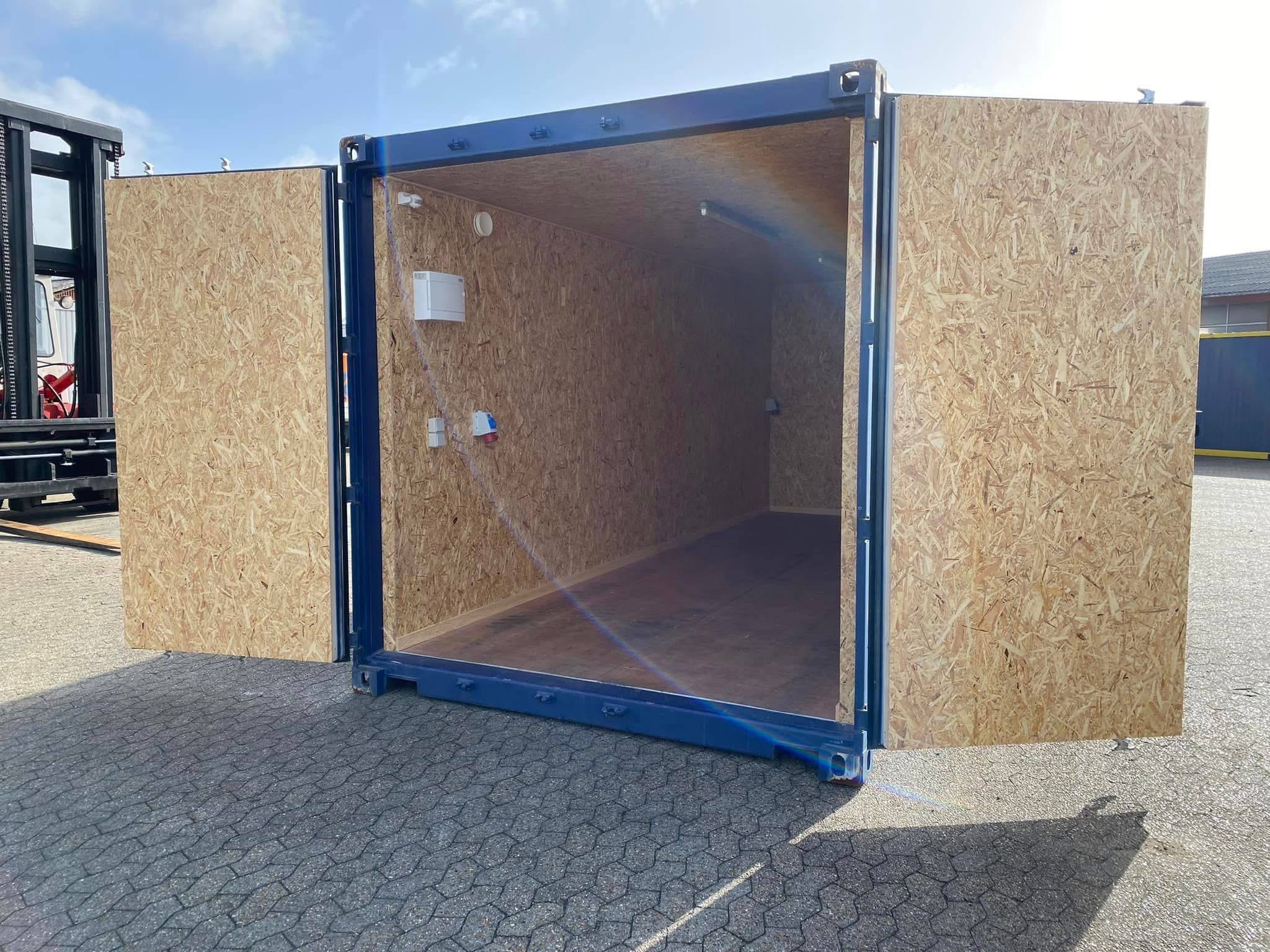 Rot Seecontainer 20ft - Seitenansicht