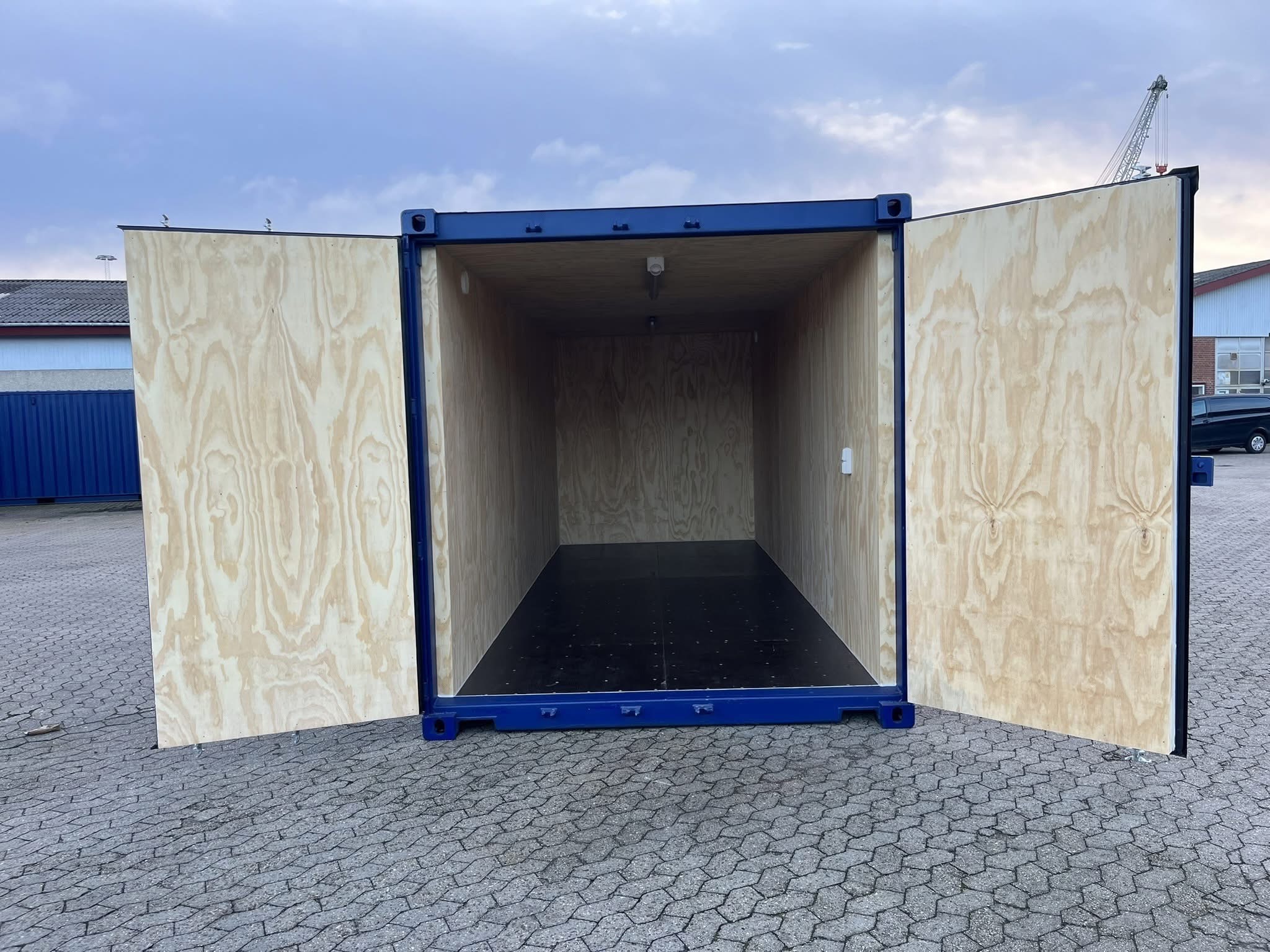 Rot Seecontainer 20ft - Stirnseite lang