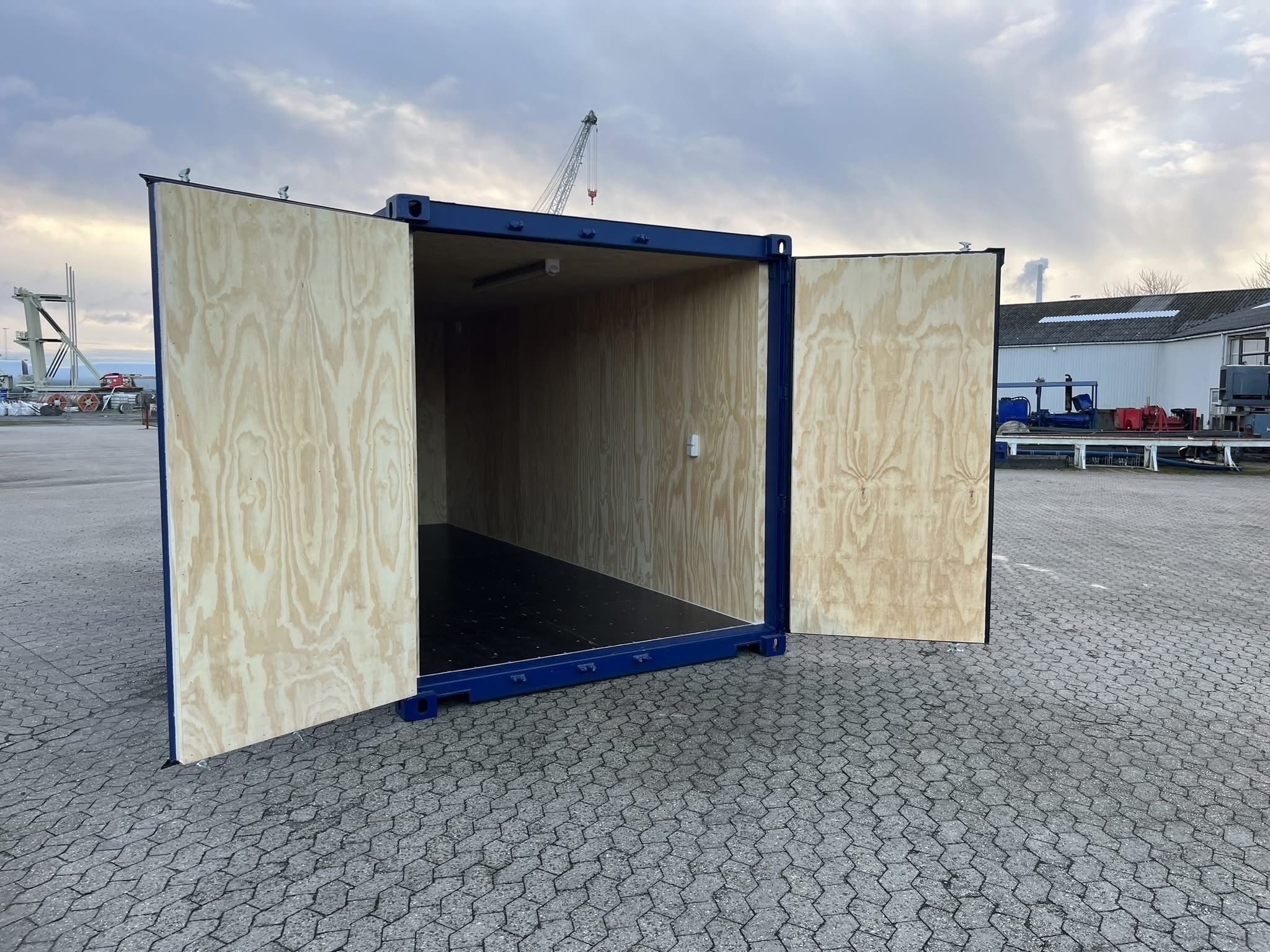 Rot Seecontainer 20ft - Türansicht