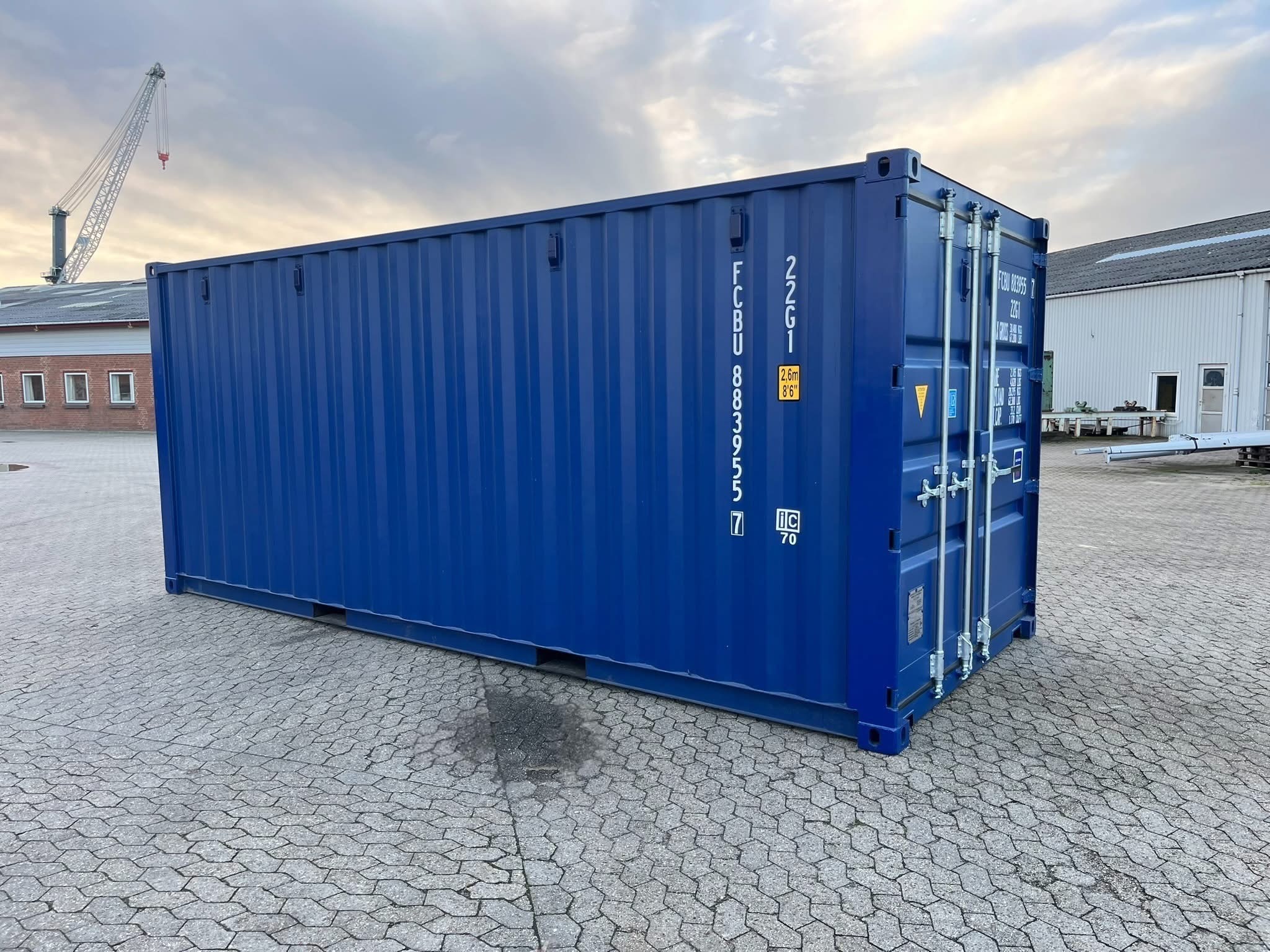 Rot Seecontainer 20ft - Innenansicht leer