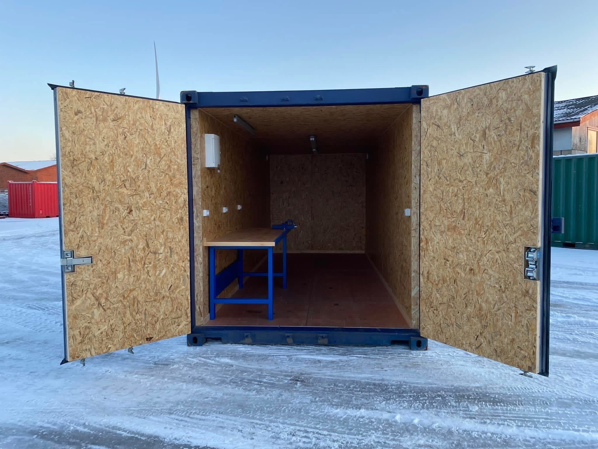 Rot Seecontainer 20ft - Stirnseite lang