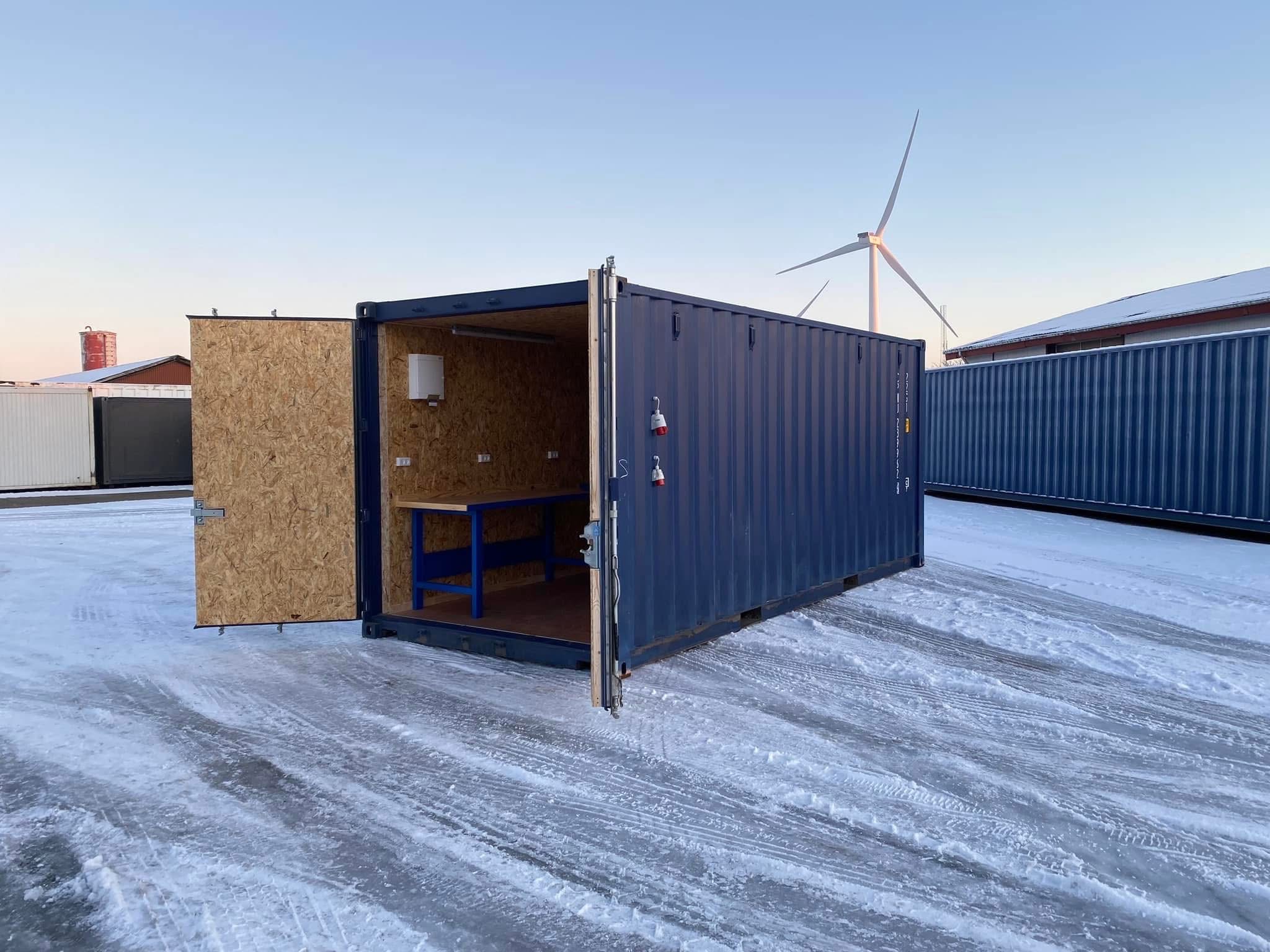 Rot Seecontainer 20ft - Seitenansicht
