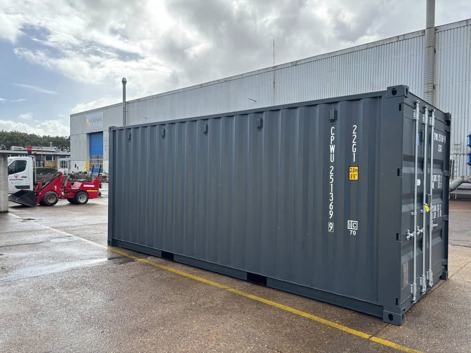 Rot Seecontainer 20ft - Schrägansicht klein
