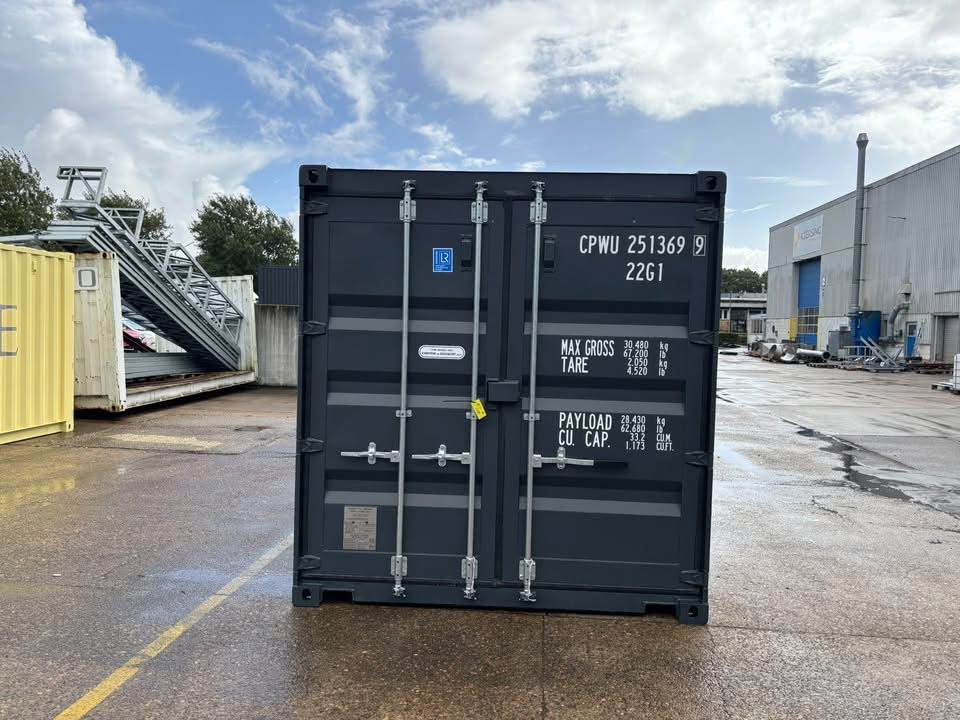 Rot Seecontainer 20ft - Türansicht