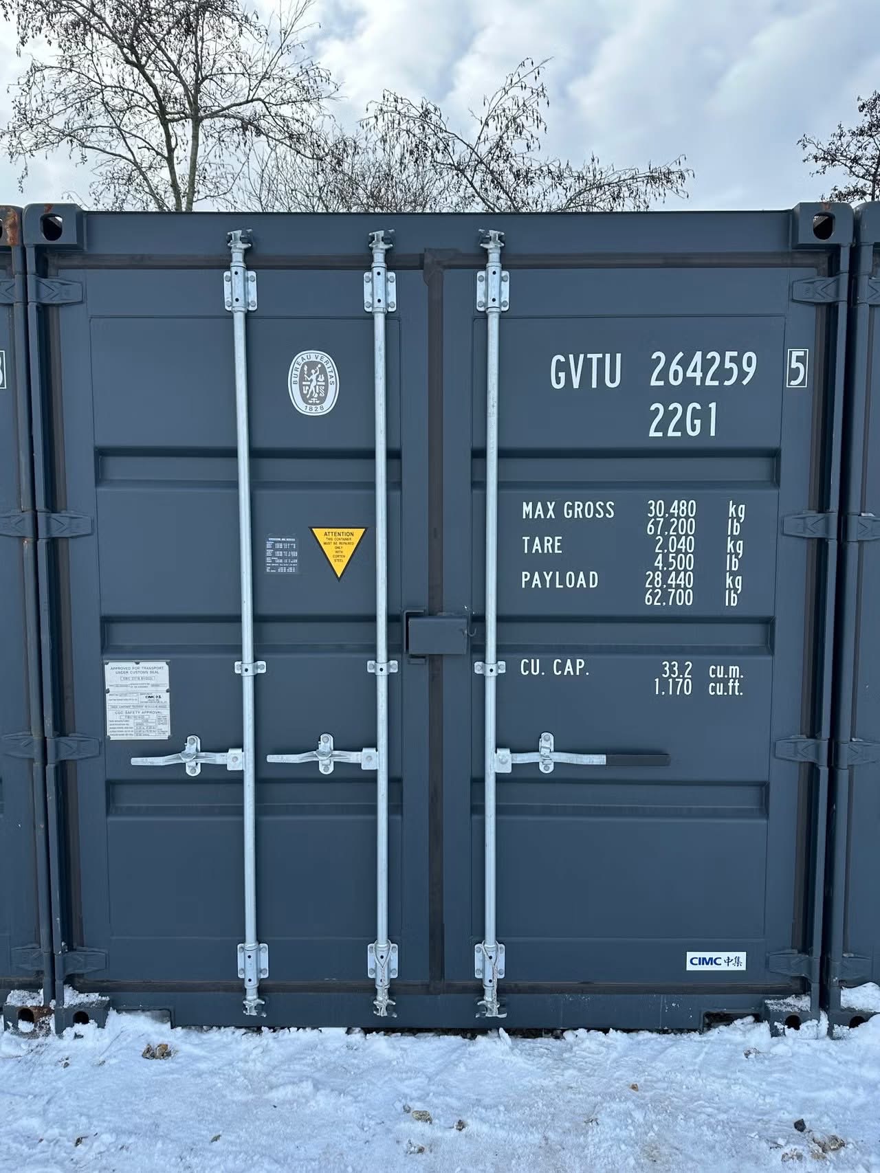 Isoliercontainer 20ft Anthrazit LED – Innenansicht offen