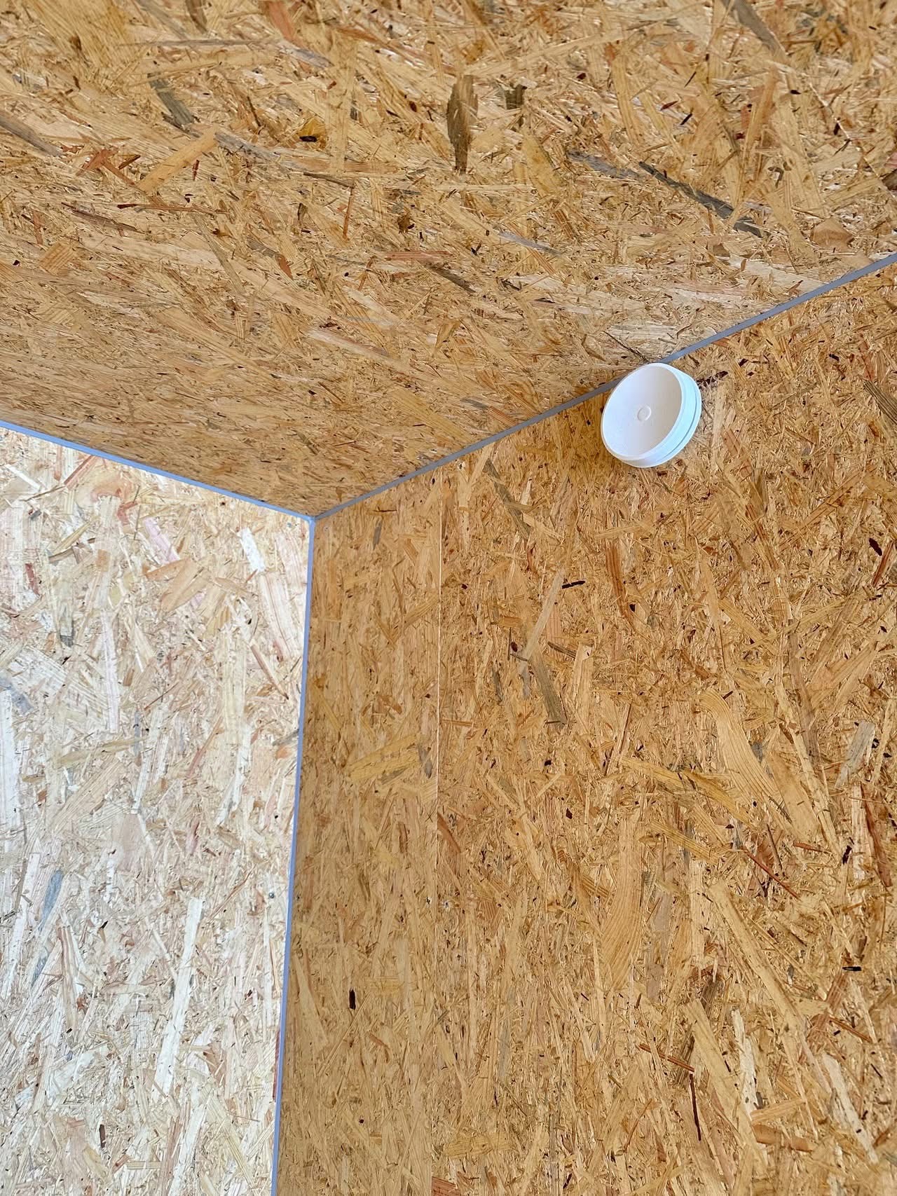 Isoliercontainer 20ft Anthrazit LED – OSB-Decke Innen