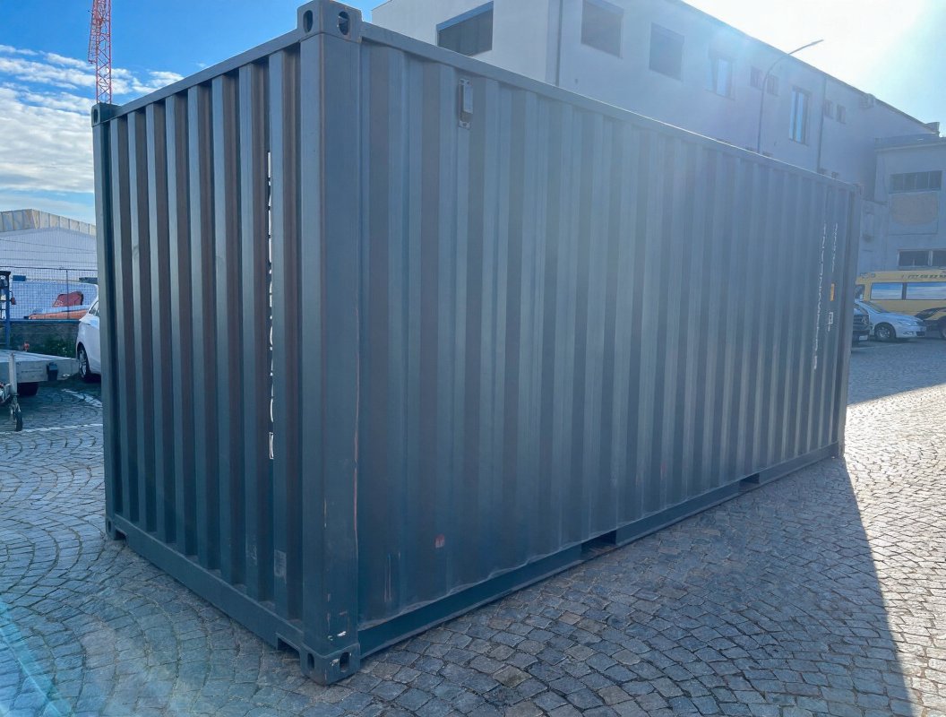 Grauer Seecontainer 20ft - Seitenansicht schrägansicht