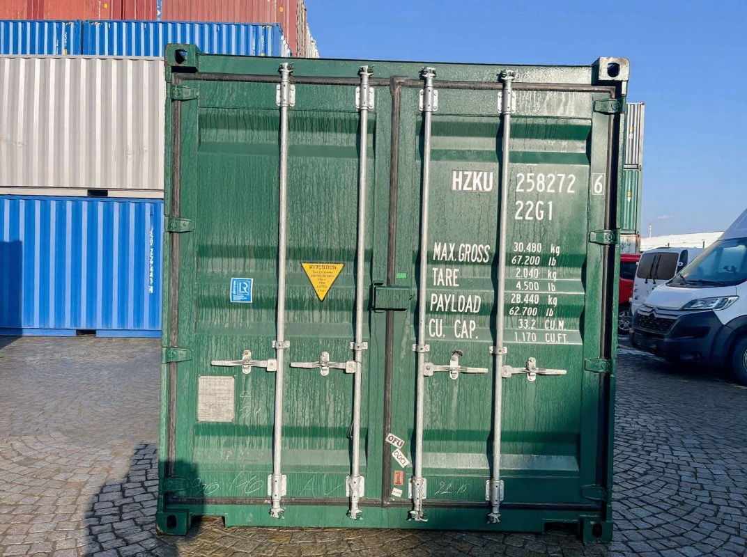 Grüner Seecontainer 20ft - Türansicht