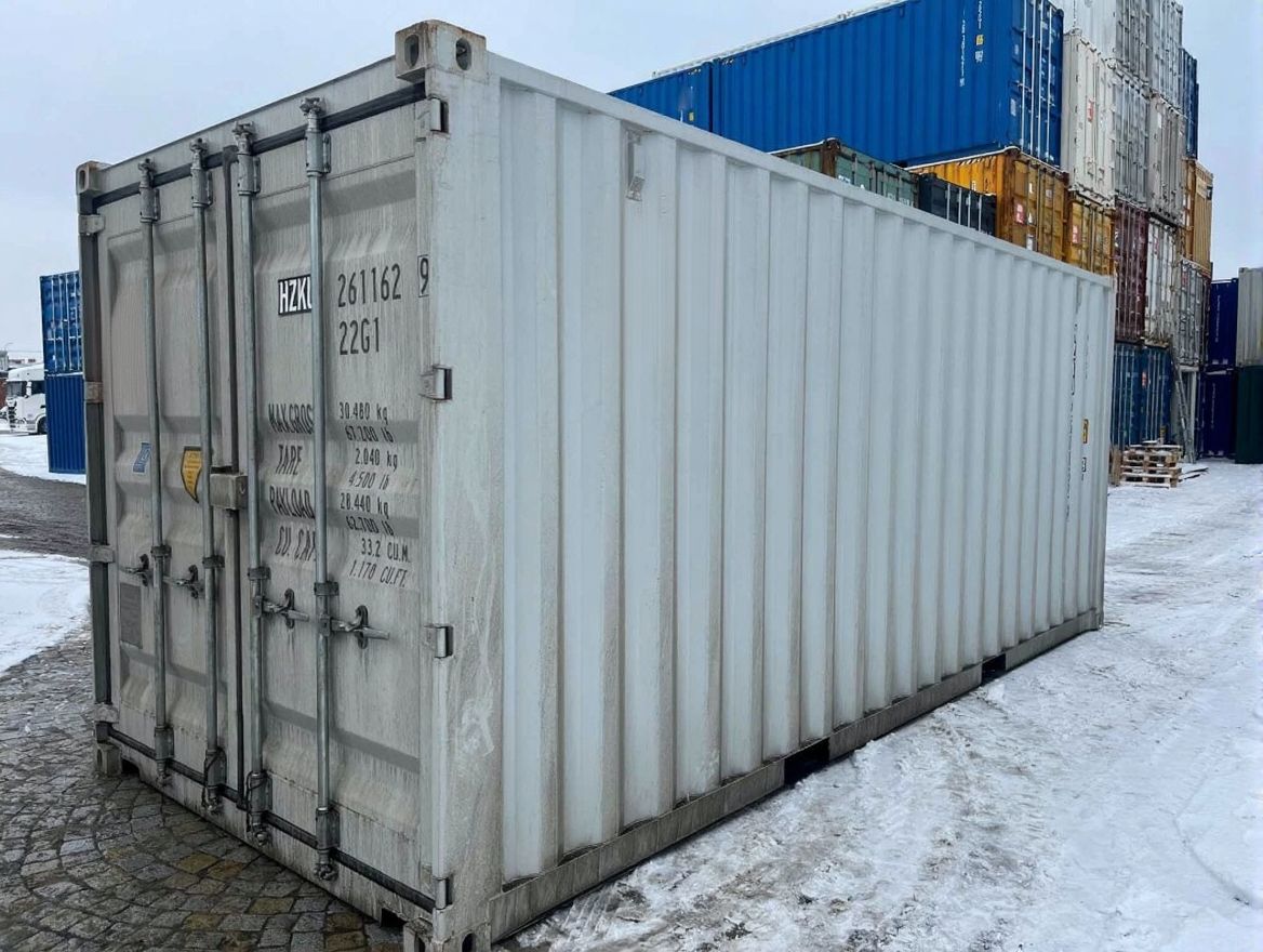 Weiß Seecontainer 20ft - Stirnseite lang